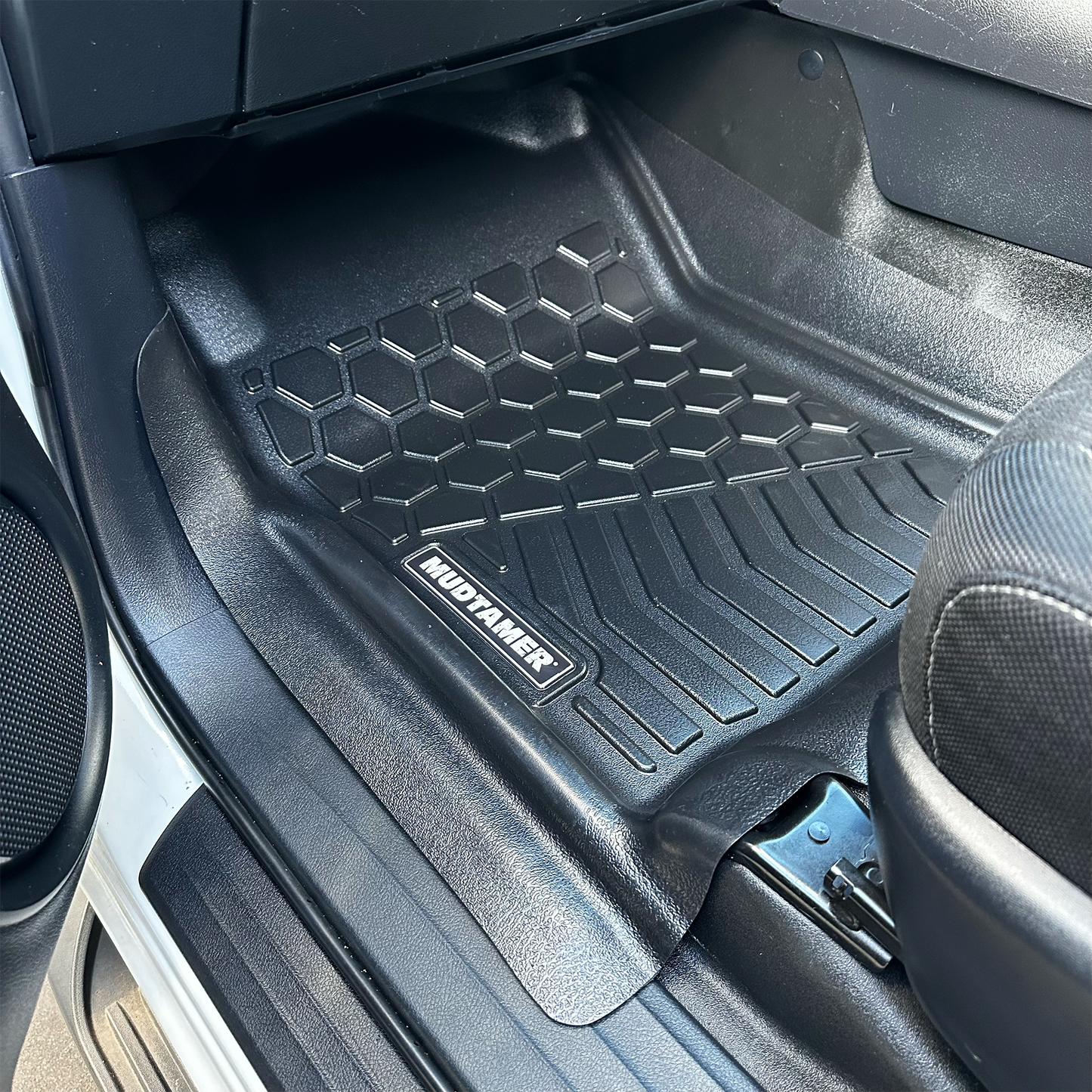 Toyota Hilux Automatic 2016+ | MUDTAMER Floor Mats