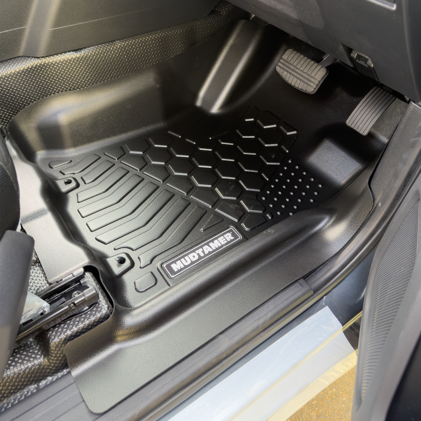 Nissan Navara D27 2026+ | MUDTAMER Floor Mats